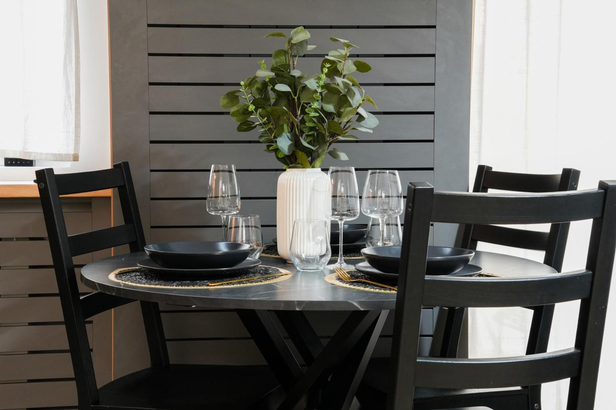 Sara - Stylish Apt With Balcony Near Piata Obor บูคาเรสต์ ภายนอก รูปภาพ